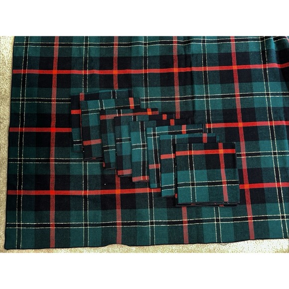 Christmas Plaid Tablecloth 60" x 84" Red Green Tartan Gold Metallic Thread NEW - Picture 1 of 7